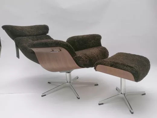 TIMEOUT XL Sessel + Hocker, Walnuss / Schaffell ESPRESSO