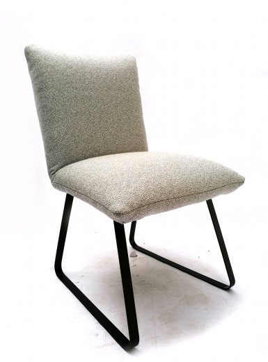 HEAVEN DINING Stuhl ohne Armlehne, Metallkufe schwarz