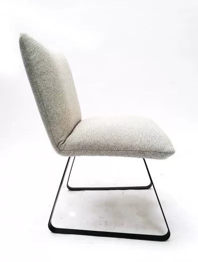 HEAVEN DINING Stuhl ohne Armlehne, Metallkufe schwarz