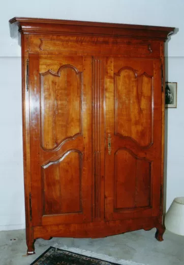 Spätbarock-Schrank Kirschbaum