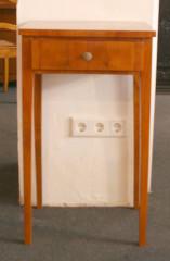 Beistelltischchen mit 1 Schub Kirsche massiv und furniert