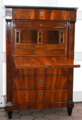 Nussbaum - Schreibschrank um 1830